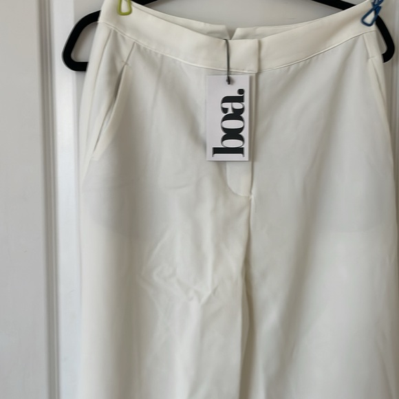 Beautiful pair of Boa, straight leg trousers in white - Picture 2 of 6